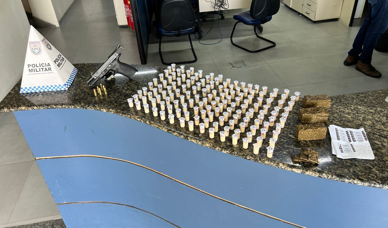 Drogas são apreendidas durante operação na Sapinhatuba I, em Angra dos Reis 